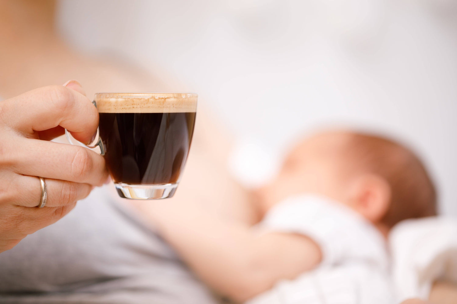 The Ultimate Guide To Caffeine While Breastfeeding - NutraBump Nutrition breastfeeding health, breastfeeding pre workout, caffeine nursing, caffeine pregnancy, fit mom, nutrabump, postpartum fitness